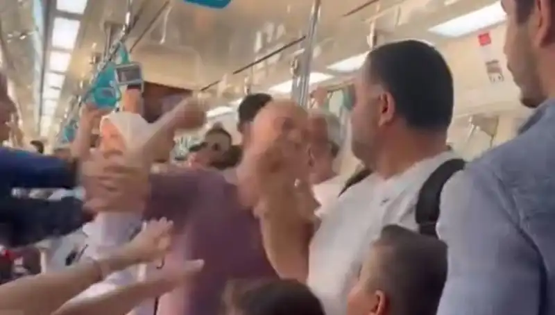 Marmaray'da Yumruklu Kavga: Yolcuların Tanıklığına Göre Neler Oldu?