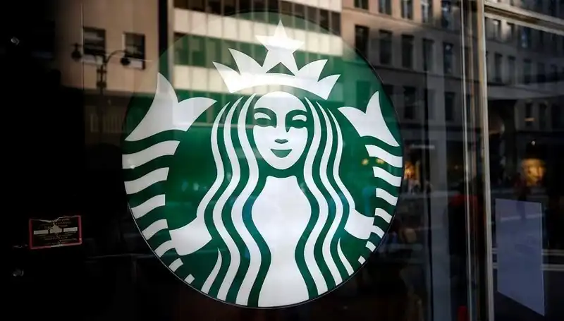 Starbucks’ın Küresel Satış Hedefleri Tehdit Altında: Düşüş Nedenleri ve Gelecek Stratejileri