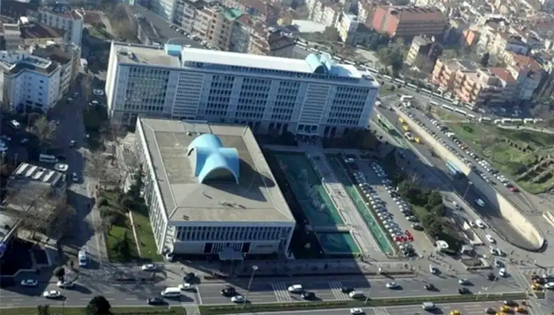 İBB Soruşturmasında WhatsApp Grubu Mesajları Neden Gündeme Geldi?
