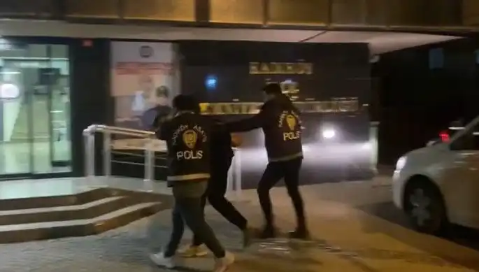 Galatasaray Taraftarını Silahla Yaralayan Şahıs Yakalandı: Olayın Detayları