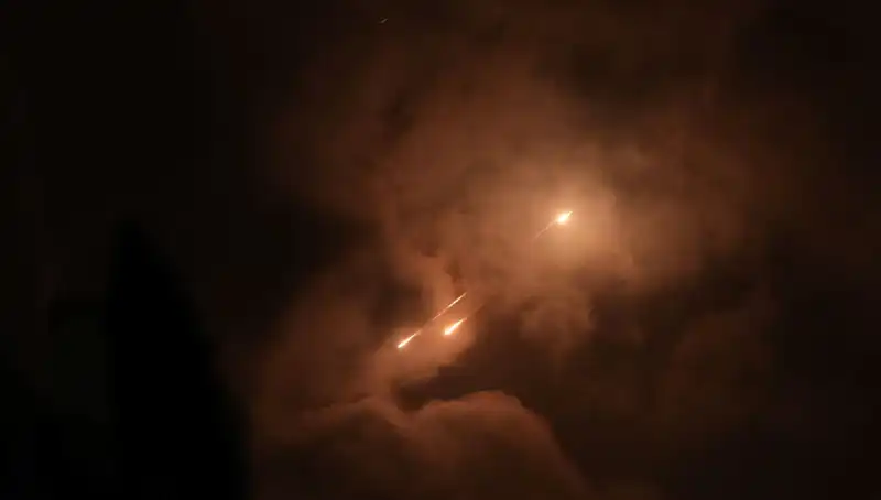 İran’ın Gece Saldırıları: Füze Ateşleme Saatlerinin Sırrı Nedir?