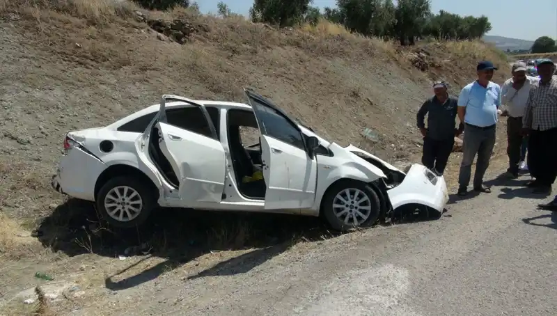 Kilis'te Korkunç Kaza: İki Otomobil Çarpıştı, Yaralılar Hastaneye Kaldırıldı