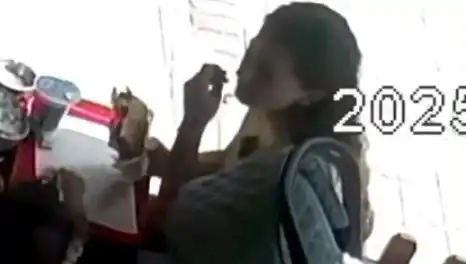 Kadın, Saçını Tostuna Koyarak Şoke Eden Bir Gerekçe Açıkladı!