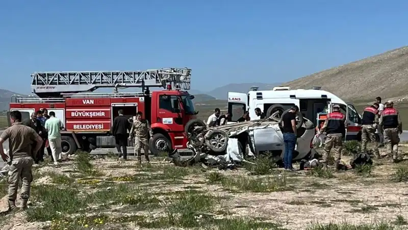 Van'da Meydana Gelen Feci Kaza: 4 Can Hayatını Kaybetti, 2 Kişi Yaralı