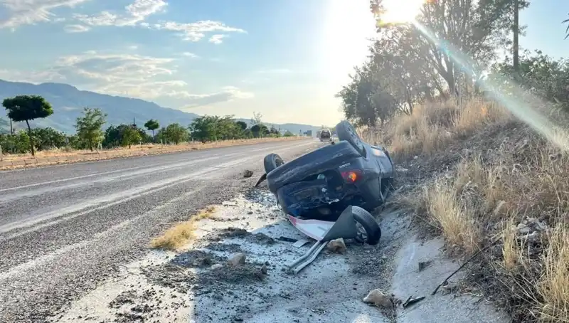 Adıyaman'da Feci Kaza: Otomobil Takla Attı, 3 Yaralı!