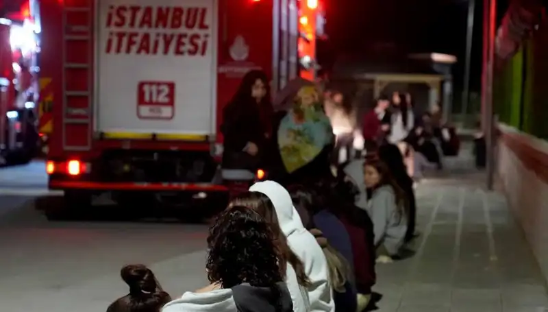 2500 Kız Öğrencinin Yaşadığı Yurt Binasında Yangın Korkusu