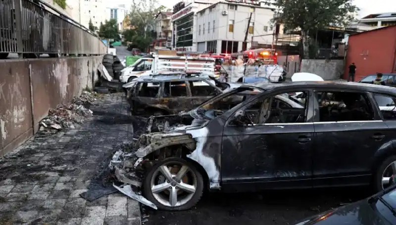 Sanayi Bölgesinde Park Halindeki Araçlar Alev Alev Yandı!
