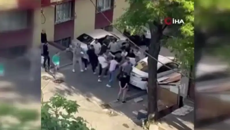 Kapıları Zorlayan Madde Bağımlısına Meydan Dayakları: Olayın Perde Arkası