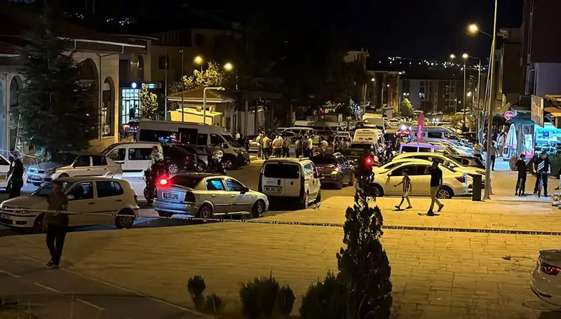 İki Aile Arasında Nefes Kesen Kavga: 1 Ağır Yaralı, 3 Kişi Hastaneye Kaldırıldı