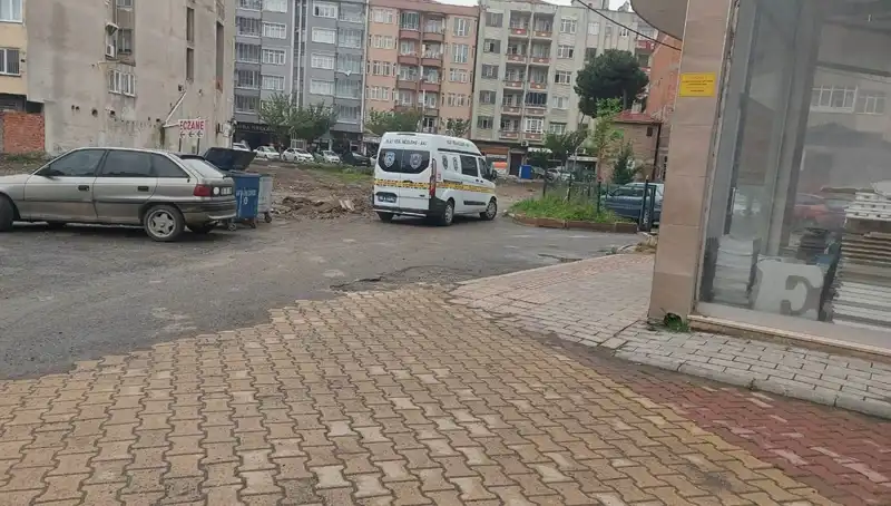 Dördüncü Kattan Düşen Kadın Hastaneye Kaldırıldı, Durumu Ciddi