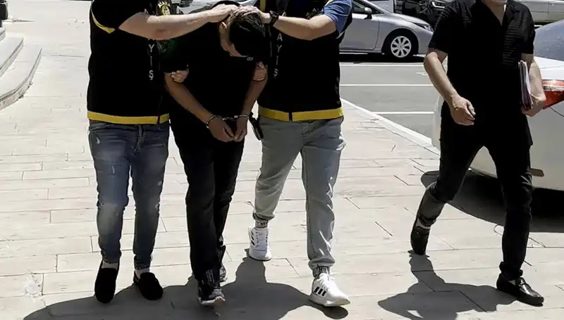 Mezarlıkta Hırsızlık Yapan Şahıs Suçüstü Yakalandı, Olayın Detayları Şok Etti