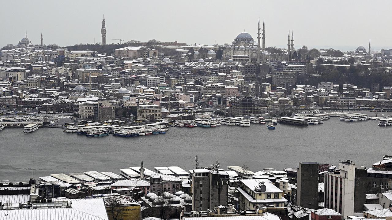 İstanbul'u Beyaz Örtüyle Kaplayan Kar yağışı