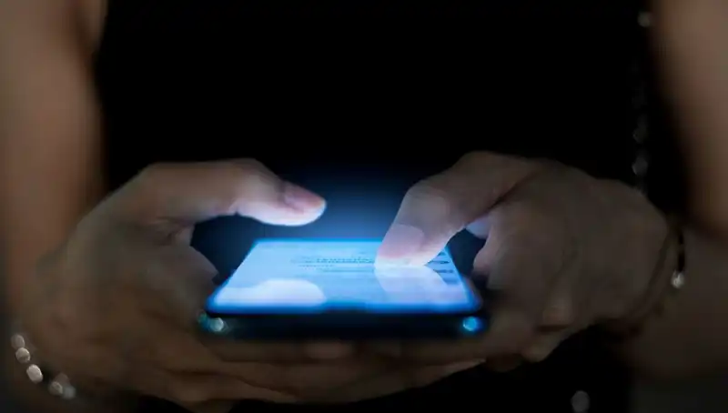 Narsisizmin Gizli Belirtisi: Akıllı Telefon Kullanım Alışkanlıkları