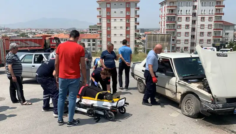 Kavşağı Terk Eden Araçta Kazaya Neden Olundu: 2 Yaralı