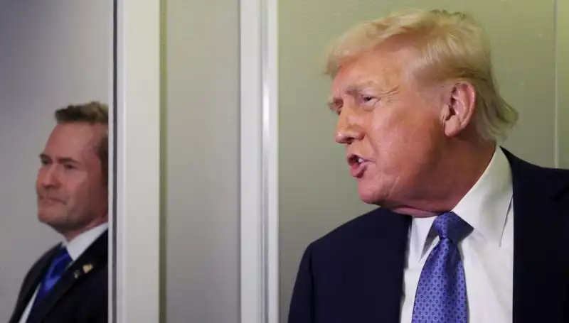 Trump'tan Şok Hamle: Mike Waltz Görevden Alındı, Sızdırılan Planlar Ne Anlama Geliyor?