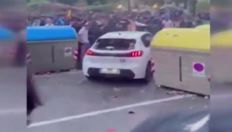 Taraftarların Arasına Dalma Olayı: 13 Kişi Yaralandı!