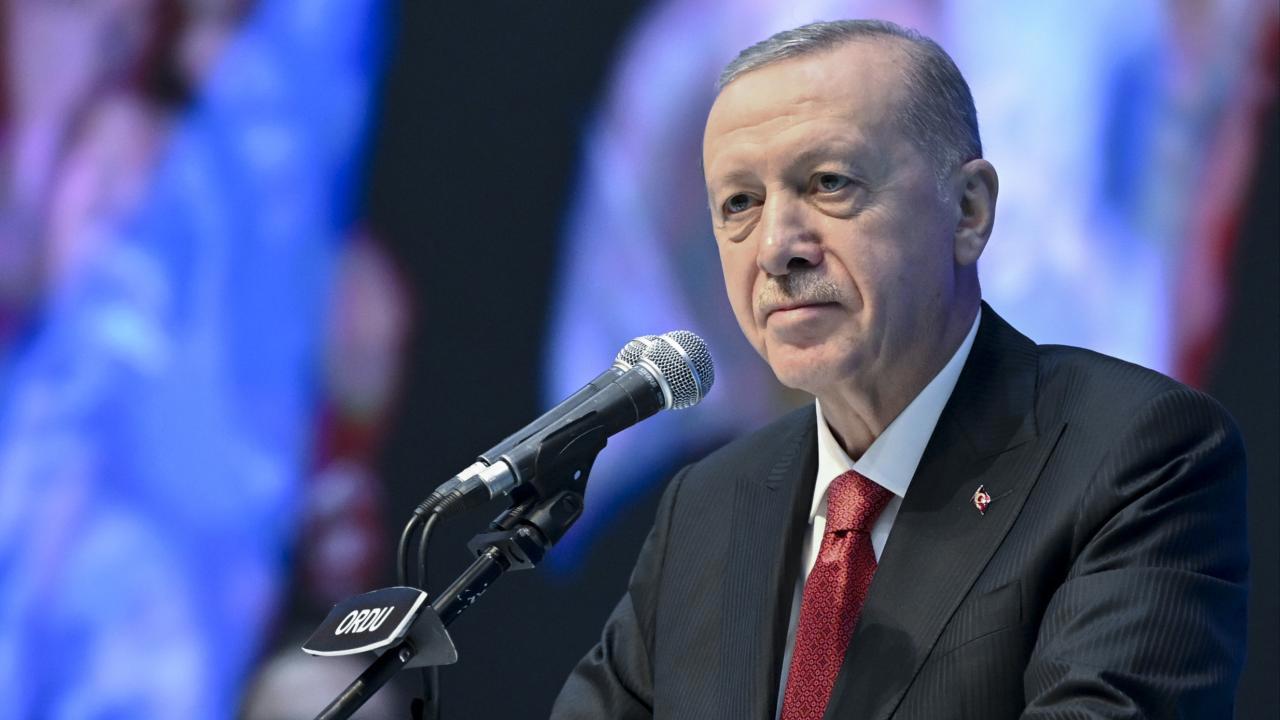 Cumhurbaşkanı Erdoğan'dan Özel'e: "Esenyurt ve Beşiktaş'tan haberin yoksa sen bu işi bırak!"