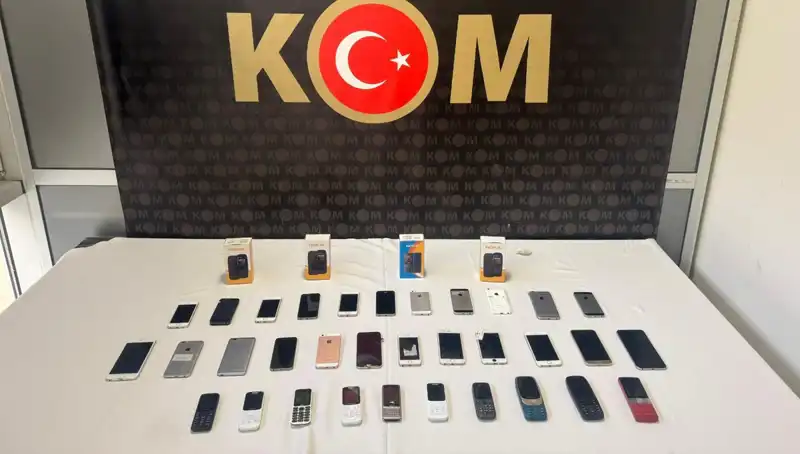 Kaçak Cep Telefonları Piyasaya Sürülemeden Ele Geçirildi