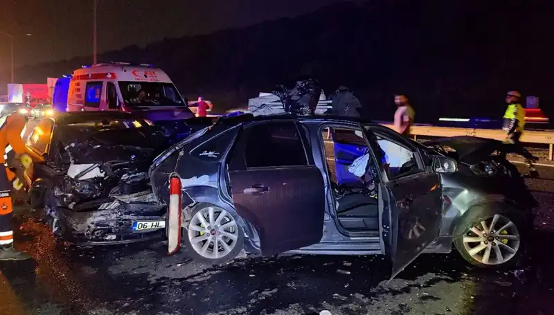 TEM Otoyolu'nda Zincirleme Kaza: 7 Kişi Yaralandı, Feci Manzaralar