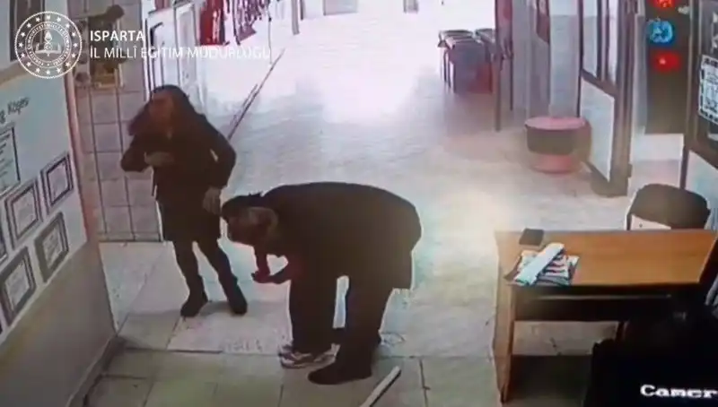 Öğretmenin Kahramanlığı: Heimlich Manevrası ile Hayat Kurtardı