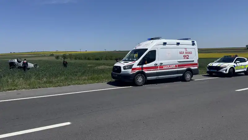 Edirne'de Devrilen Araçta Sürücü ve Eşi Yaralandı: Detaylar Ortaya Çıktı