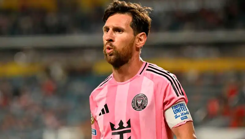 Messi, Beraberlikle Başladı: Son Dakika Şutu Direkten Döndü