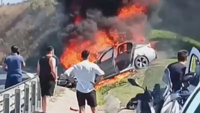 TEM Otoyolunda Dehşet Anları: Alev Alev Yanan Otomobil