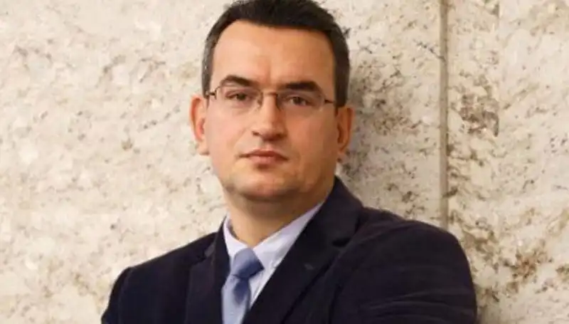 Metin Gürcan: DEVA Partisi'nin Kurucu Üyesinin Hayatı ve Siyasi Yolculuğu