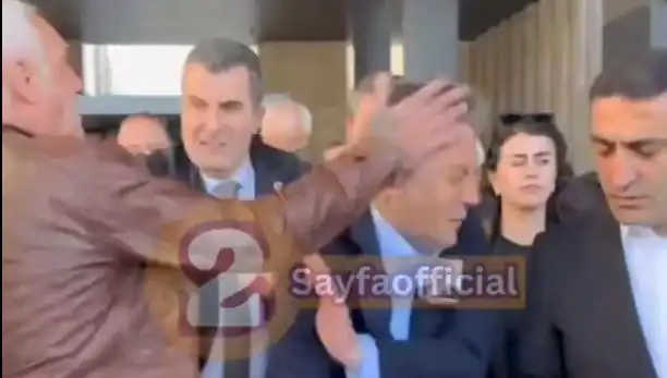 Özgür Özel, AKM çıkışında saldırıya uğradı: Olayın detayları ve tepki yağmuru