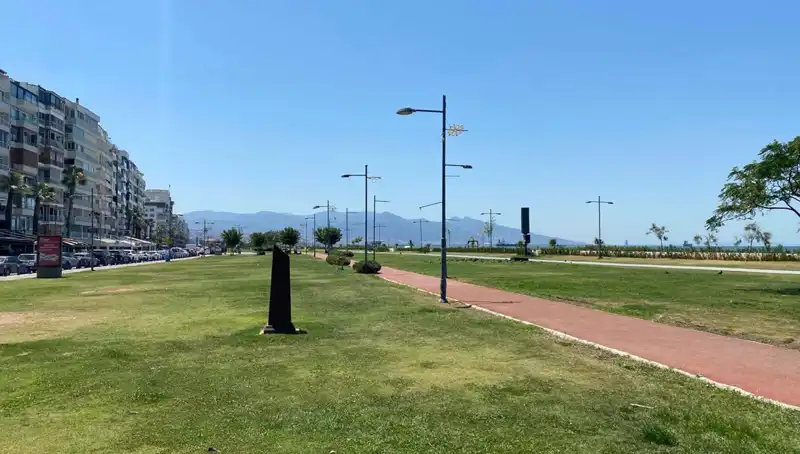 İzmir'de Sıcaklık Rekoru! Kordon'da Görülen Manzara Şaşkınlık Yarattı