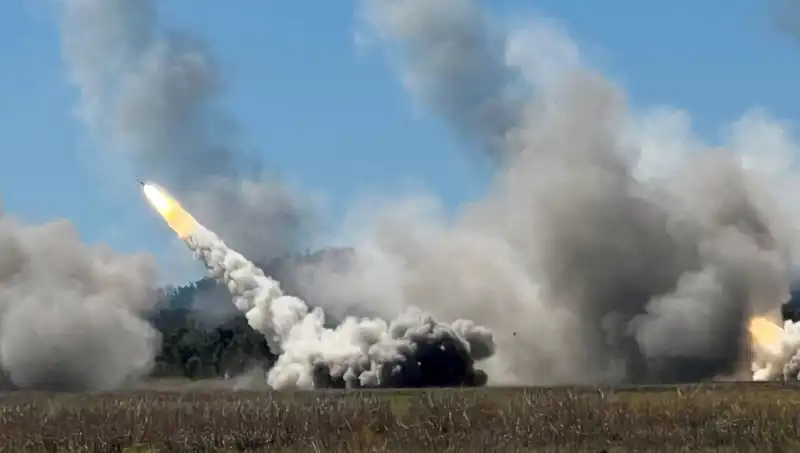 Avustralya'nın Askeri Tarihinde Bir İlk: HIMARS Atışı Başarıyla Gerçekleştirildi